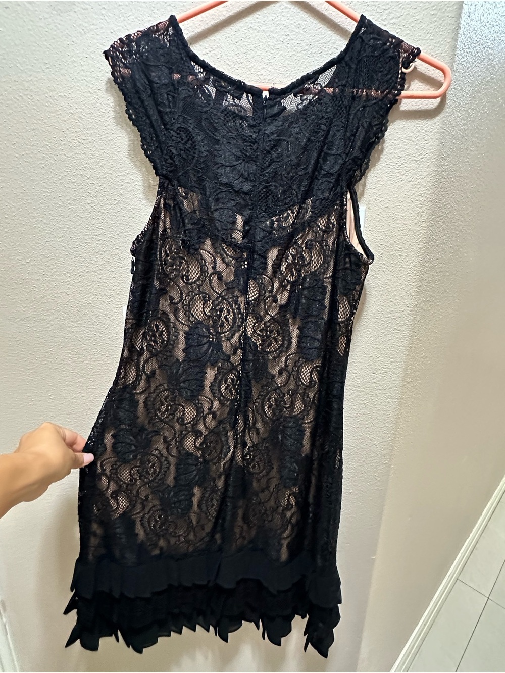 BRAND NEW Kensie Black Lace Sleeveless Mini Dress with Tiered Ruffle Hem - Picture 4 of 6